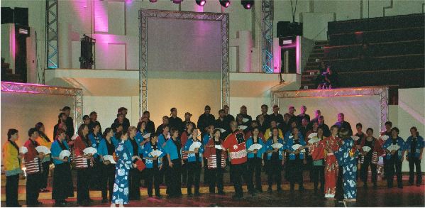 Een van de japanse volksliederen op het podium tijdens de wedstrijd